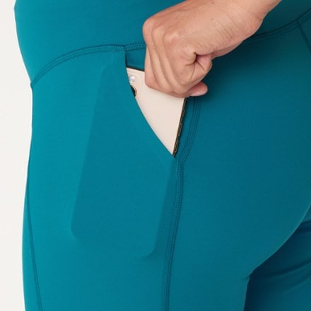 Janji Pace 7" Shorts - Women's 6