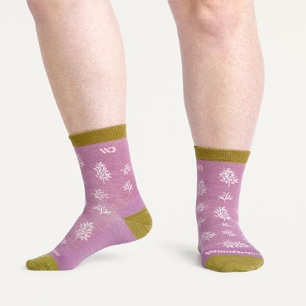 Wide Open Foliage No Cushion Micro Crew Socks - Women's 2