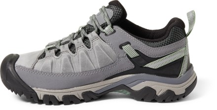 rei trail shoes womens