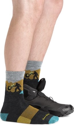 Darn Tough Close Encounters Micro Crew Midweight Hiking Socks - Men's 2