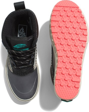 Vans Standard Mid Snow MTE Boots - Women's 3