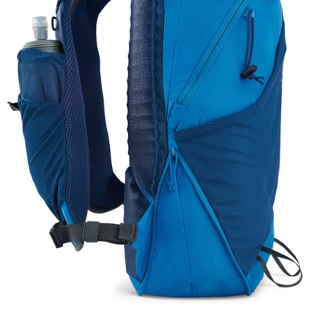 Ultimate Direction Blazek 18 Pack Unzipped for 18 L capacity; soft flasks not included