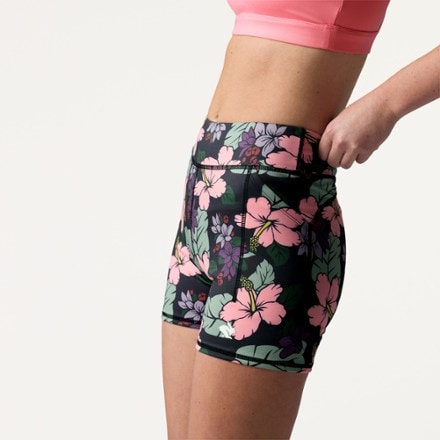 rabbit Speed Leggy 4" Shorts - Women's 3