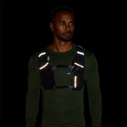 Nathan HyperNight QuickStart 3.0 4 L Hydration Vest 10