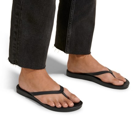 OluKai Lalahi Flip-Flops - Women's 6