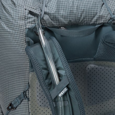 REI Co-op Flash Air 50 Pack - Women's Hydration port & tube routing