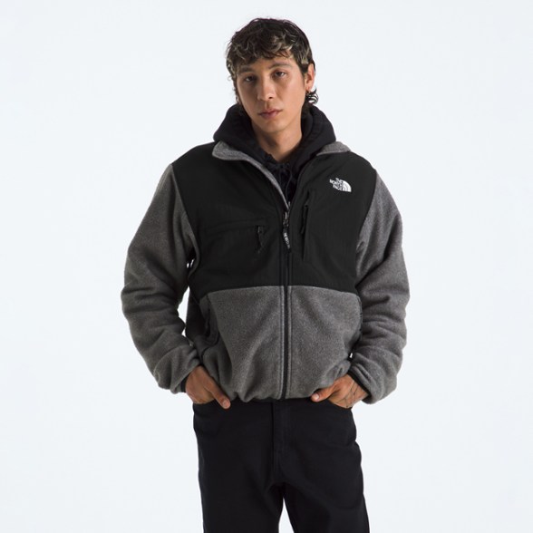 On Body Image of color Tnf Mid Grey Heather/Tnf Black