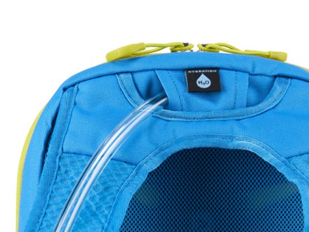 Osprey Daylite Jr. Pack - Kids' Hydration port & tube routing