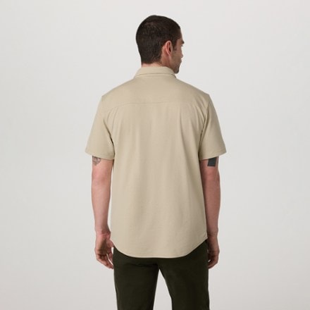 Vuori Short-Sleeve Knit Oxford Button-Down Shirt - Men's 2