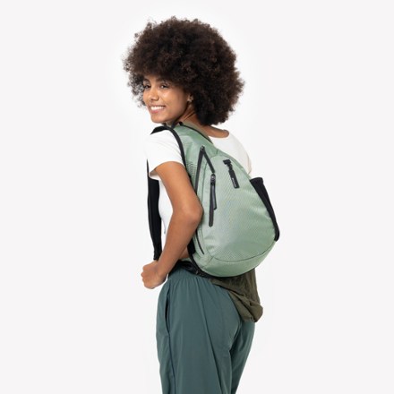Sherpani Esprit AT Sling Bag 1