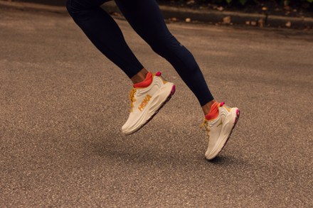 Location Image for Gaviota 6 Road-Running Shoes - Women's