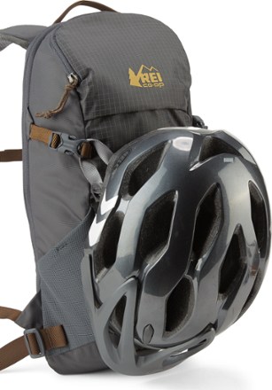 rei hydration pack running