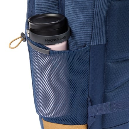 The North Face Jester Pro Pack Water bottle pocket (Water bottle sold separately)