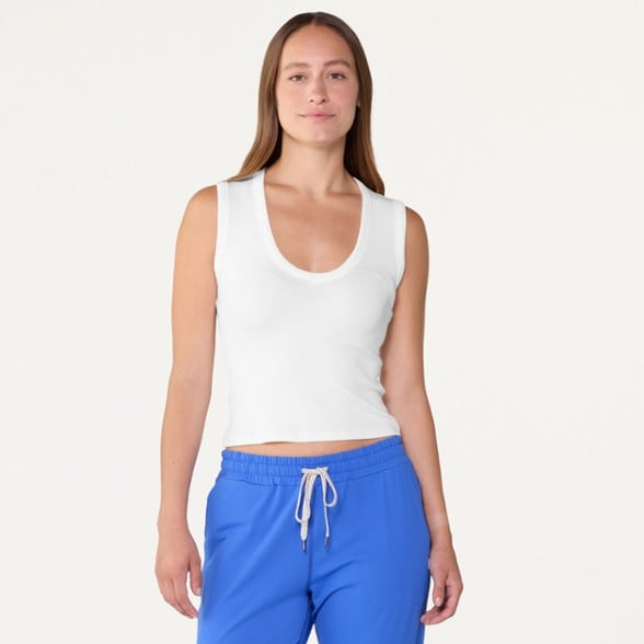 Model info: Height: 5' 10" | Chest: 34" | Waist: 28" | Wearing size: M