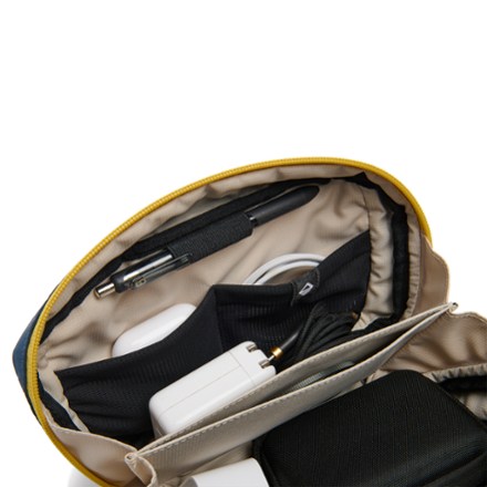 Nomadix Traveler Tech Sling Bag | REI Co-op