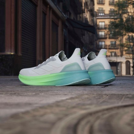 Location Image of color Ftwr White/Dash Grey/Lime
