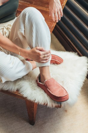 OluKai Nohea Slippers - Women's 5
