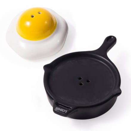 Lodge Skillet and Egg Salt and Pepper Shakers 3