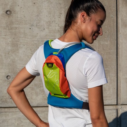 Amphipod PureRun UltraLight Hydration Vest 3