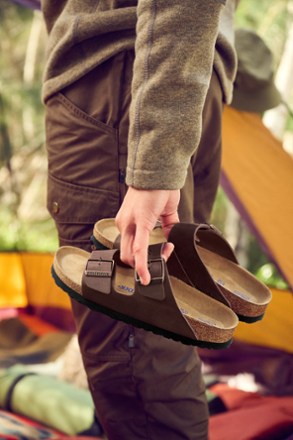 Location Image of color Iron Oiled Leather
