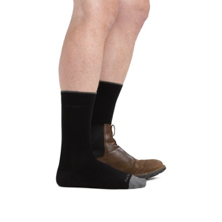 Darn Tough Solid Crew Lightweight Lifestyle Socks - Men's 2