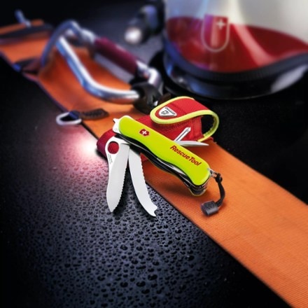 Swiss Army Rescue Tool Pocket Knife 4