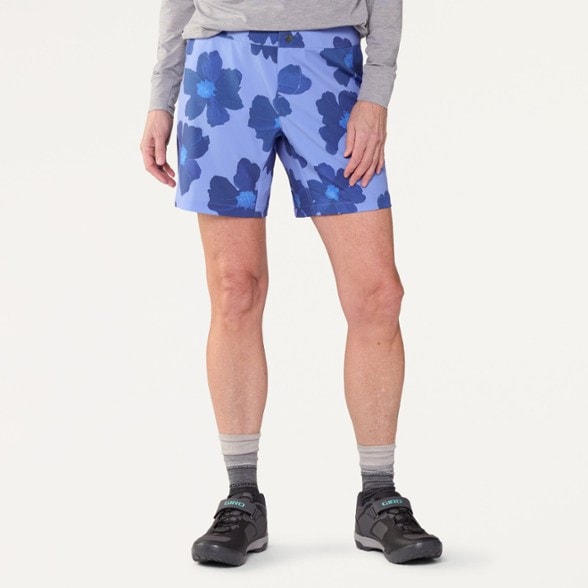 Model info: Height: 5' 9" | Waist: 27" | Wearing size: 6