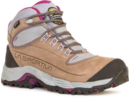 light weight hiking boots for women