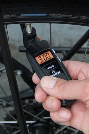 SKS Airchecker Digital Air Gauge 3