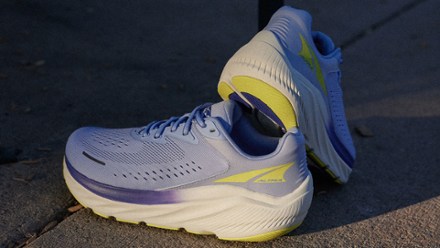 Location Image for VIA Olympus 2 Road-Running Shoes - Women's