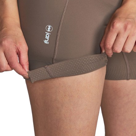 Janji Pace 5" Shorts - Women's 5
