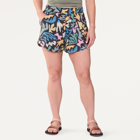 Model info: Height: 5' 8" | Waist: 26" | Wearing size: M