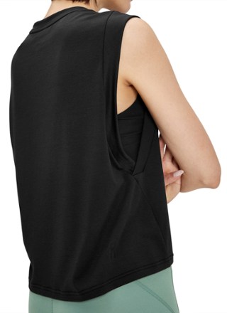 On Focus Crop Top - Women's 6