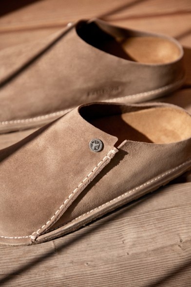 Location Image for Zermatt Premium Suede Clogs - Men's