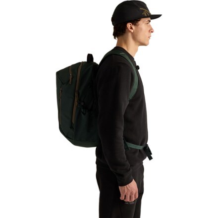 Arc'teryx Mantis 16 Pack 9