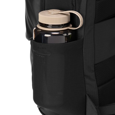 Cotopaxi Allpa 26 L Pack Water bottle pocket (Water bottle sold separately)