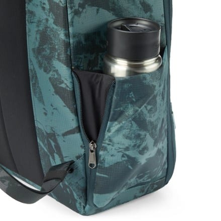 Db Journey Ramverk Pack 21 L Water bottle pocket (Water bottle sold separately)