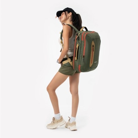 Sherpani Santiago 35L Travel Pack 5