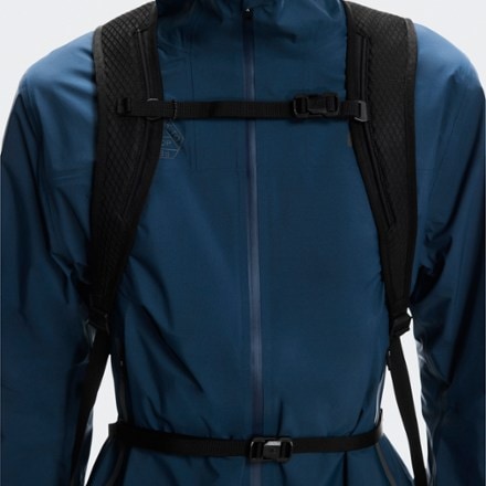 On On x BEAMS x REI Co-op Speed Pack 18 L 9