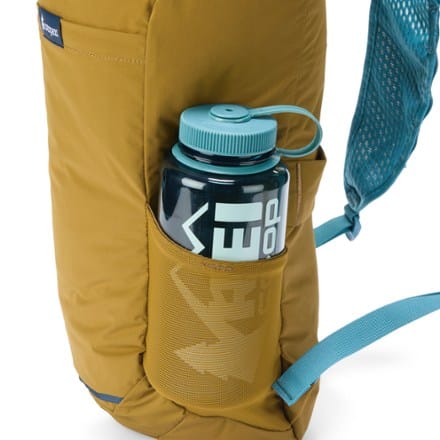 Cotopaxi Empacable 16 L Pack Water bottle pocket (Water bottle sold separately)