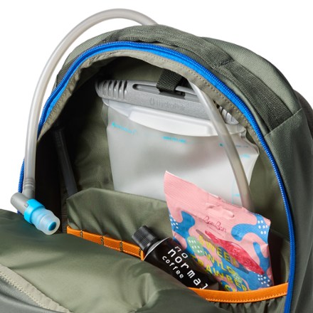 Cotopaxi Abierto 26 L Daypack Hydration reservoir and accessories not included