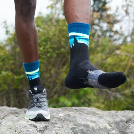 Feetures Trail Max Cushion Mini Crew Socks 2
