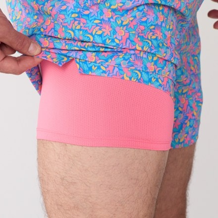 Chubbies Stretch 5.5" Lined Swim Trunks - Men's 5