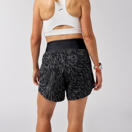 Brooks Chaser 7" Shorts 2.0 - Women's 1