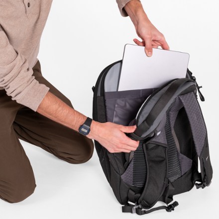 NEMO Vantage 26 L Endless Promise Everyday Adventure Daypack 8