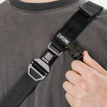 Chrome Barrage 5 L Sling Bag 9