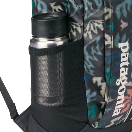 Patagonia Black Hole Pack - 25 L Water bottle pocket (Water bottle sold separately)
