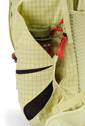 NEMO Resolve 35 L Endless Promise Technical Active Pack - Women's Water bottle pocket (Water bottle sold separately)