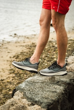 OluKai Makiki Sneakers - Men's 5