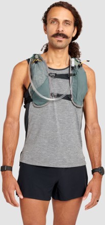 Ultimate Direction Trail Hydration Vest 2